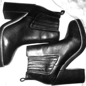 Thick heel Chelsea boots forever 21